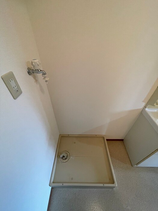 物件内観写真17　(洗濯機置場)