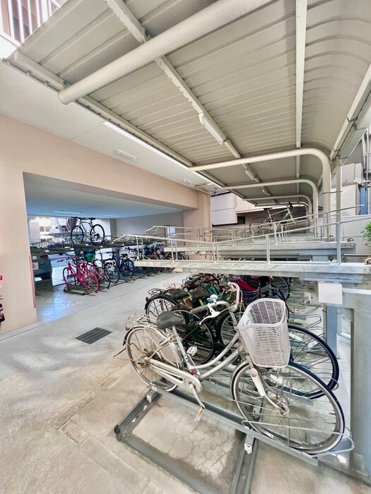 物件外観写真4　(駐輪場)
