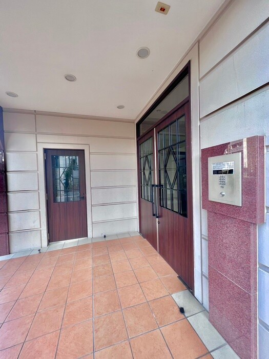 物件外観写真5　(エントランス部分)