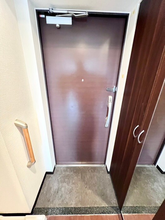 物件内観写真16　(玄関)