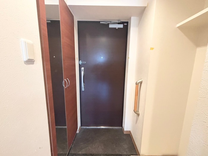 物件内観写真18　(玄関)