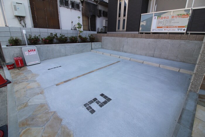 物件外観写真5　(駐車場)