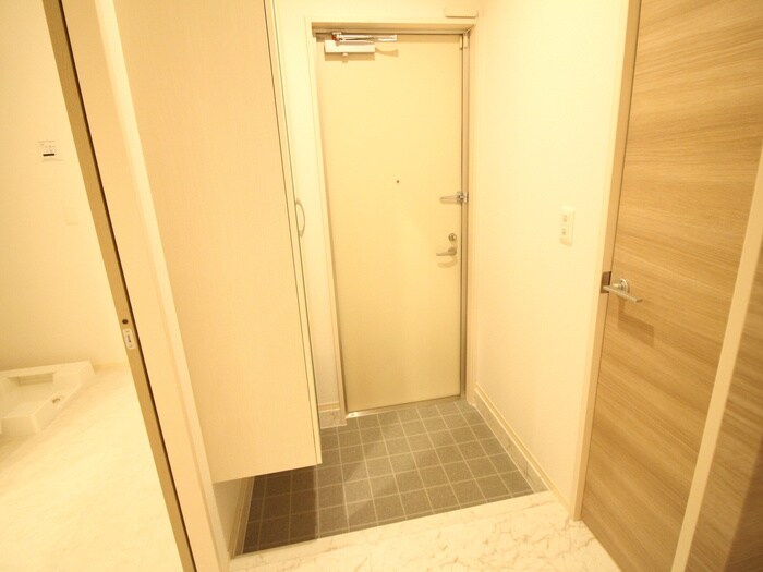 物件内観写真14　(玄関)