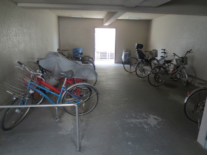 物件外観写真3　(駐輪場)