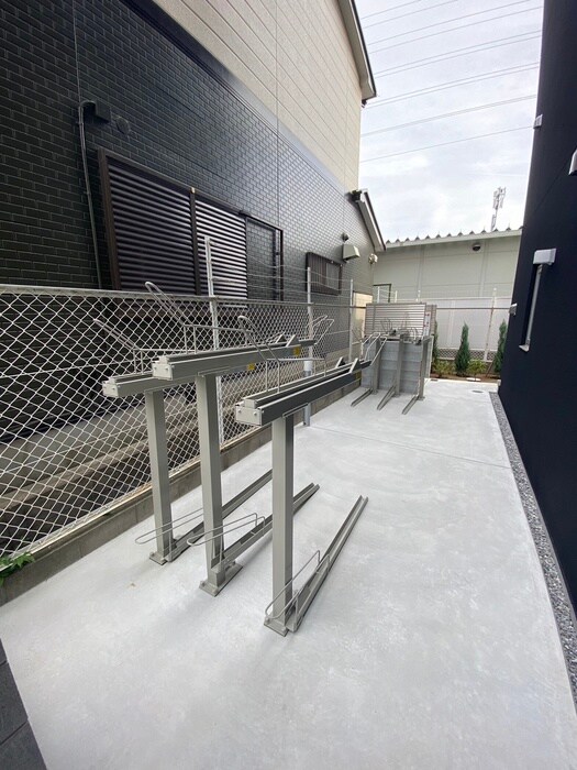 物件外観写真5　(駐輪場)