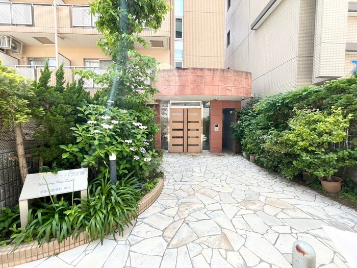 物件外観写真3　(エントランス部分)