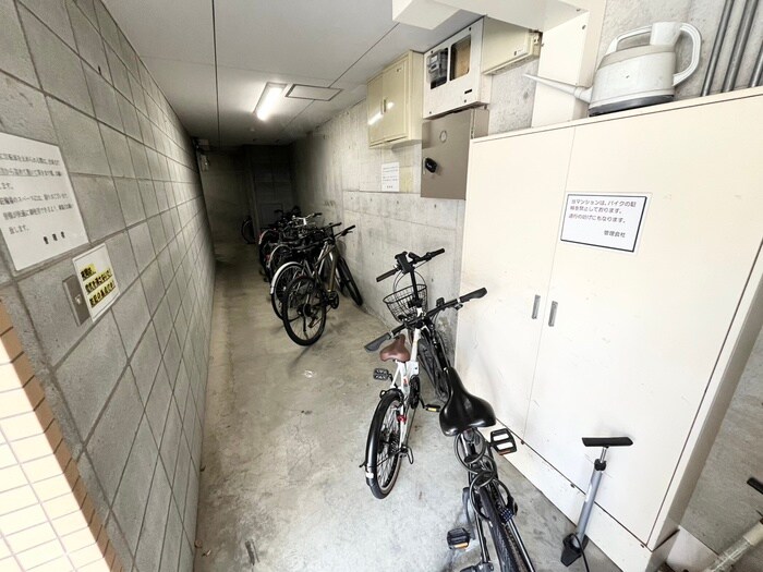 物件外観写真4　(駐輪場)