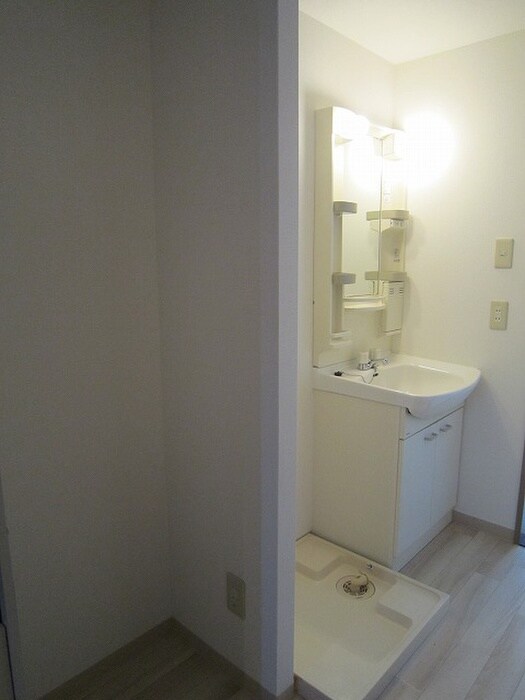 物件内観写真10　(洗濯機置場)