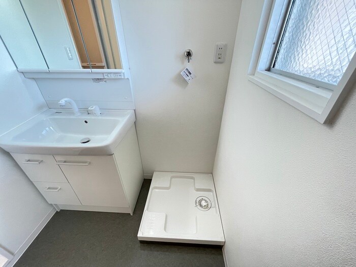 物件内観写真13　(洗濯機置場)