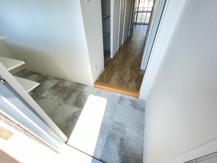 物件内観写真15　(玄関)