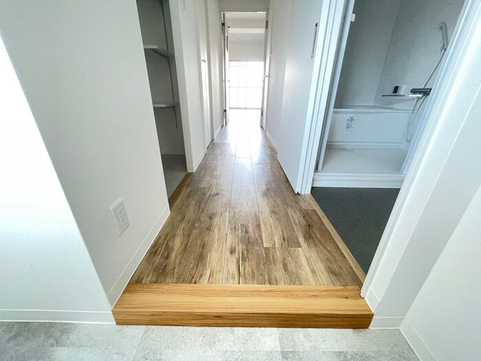 物件内観写真18　(廊下)