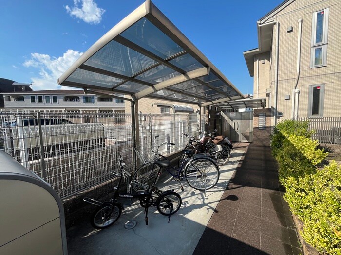 物件外観写真4　(駐輪場)