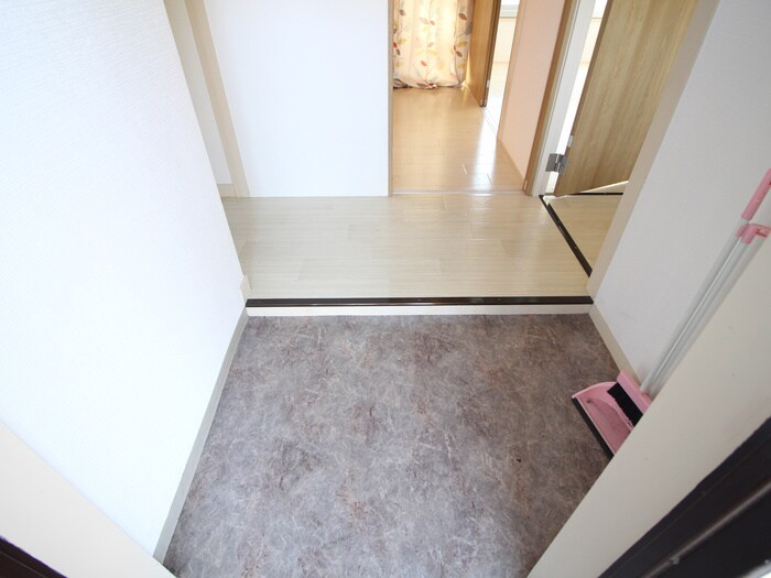 物件内観写真17　(玄関)