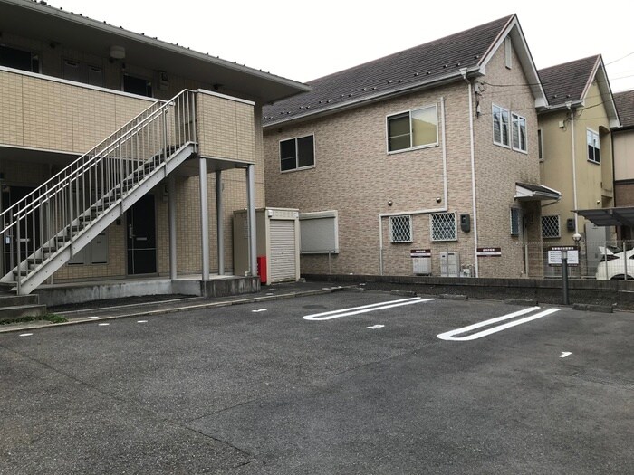 物件外観写真3　(駐車場)