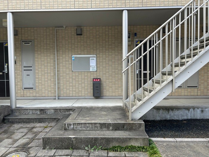 物件外観写真4　(エントランス部分)