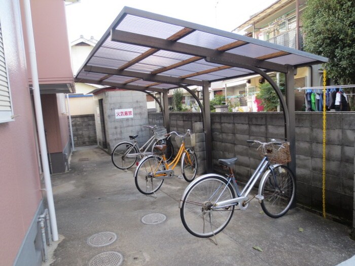 物件外観写真3　(駐輪場)