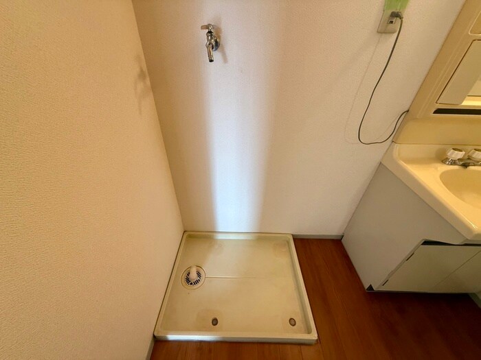 物件内観写真11　(洗濯機置場)