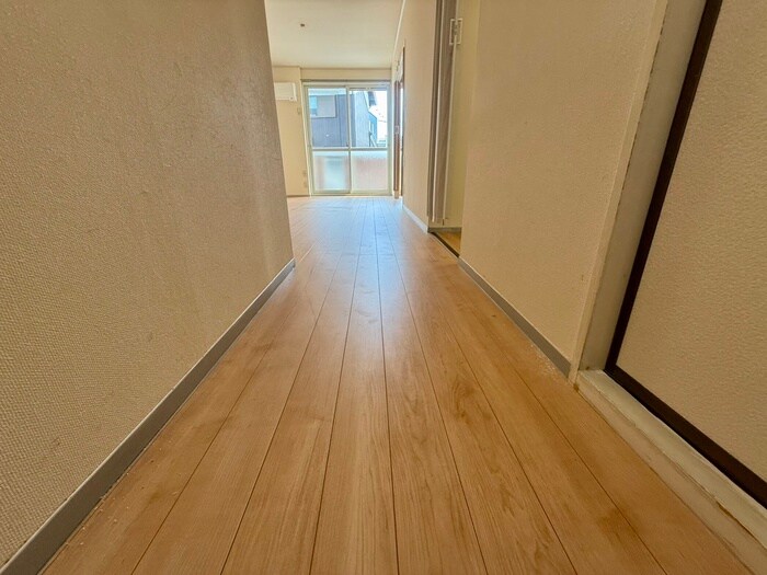 物件内観写真17　(廊下)