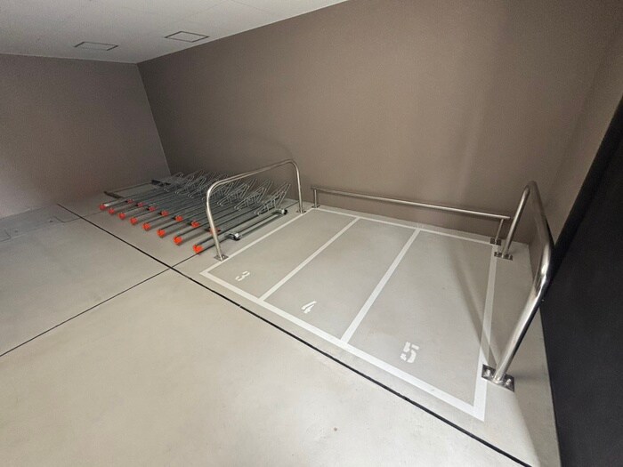 物件外観写真5　(駐輪場)