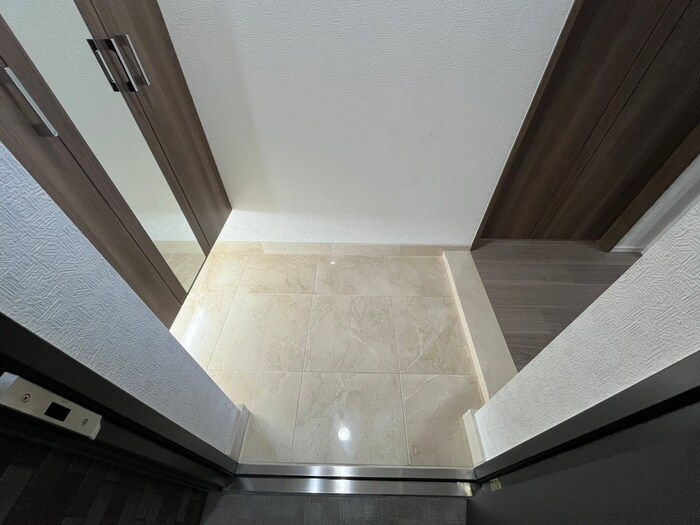 物件内観写真17　(玄関)