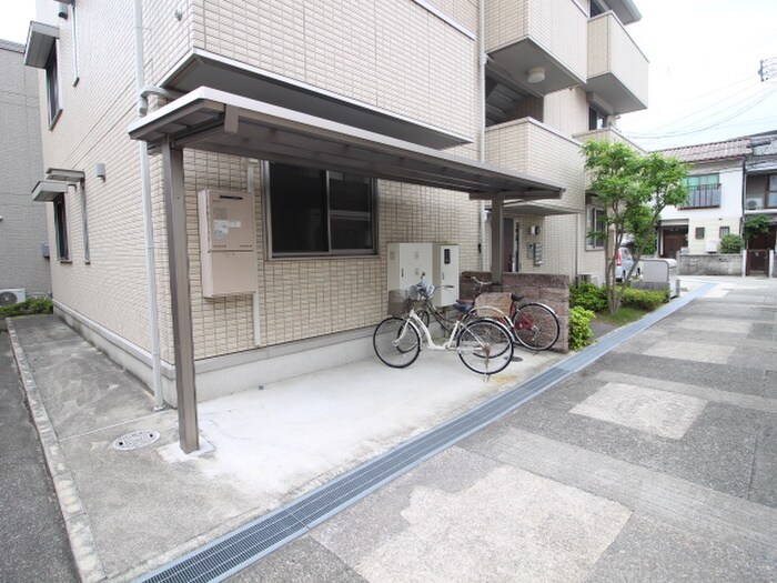 物件外観写真6　(駐輪場)