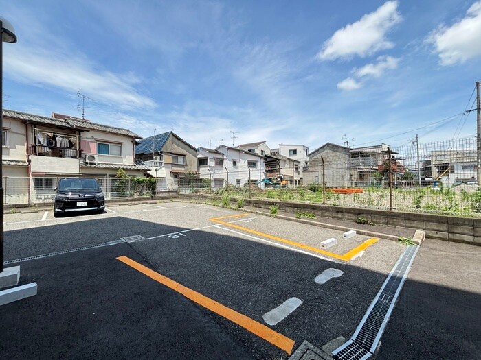 物件外観写真3　(駐車場)