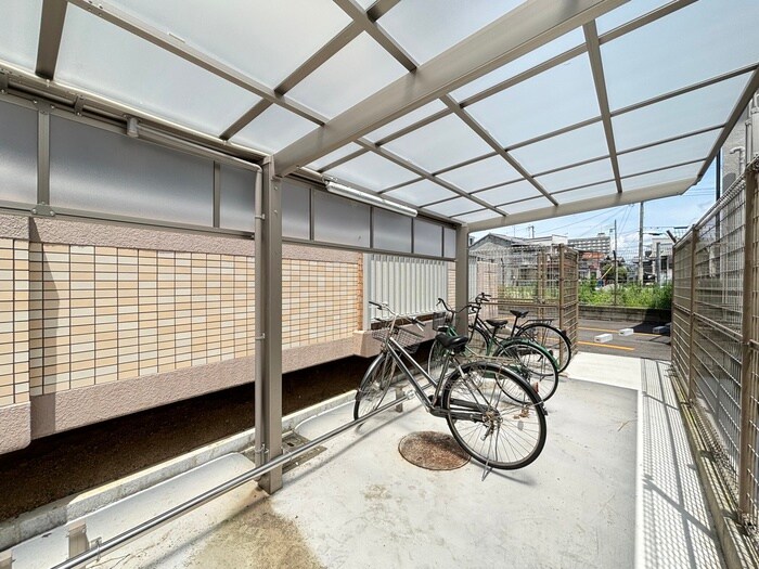 物件外観写真6　(駐輪場)