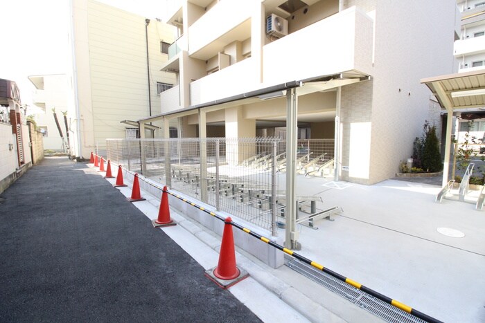 物件外観写真2　(駐輪場)