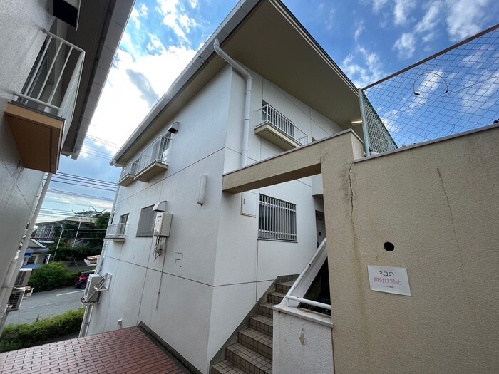 物件外観写真6　(エントランス部分)