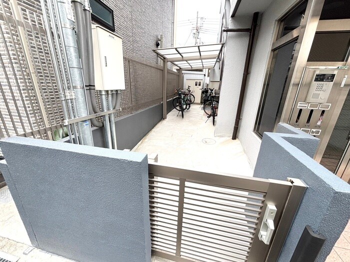 物件外観写真5　(駐輪場)