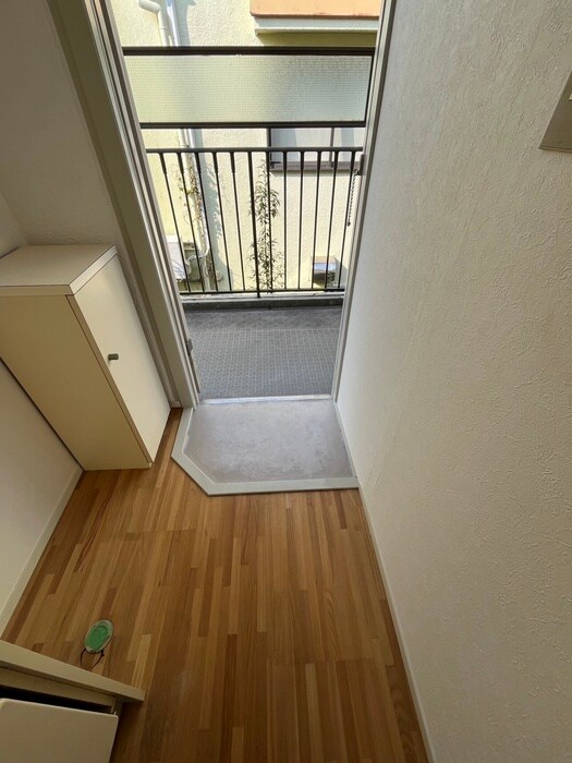 物件内観写真16　(玄関)