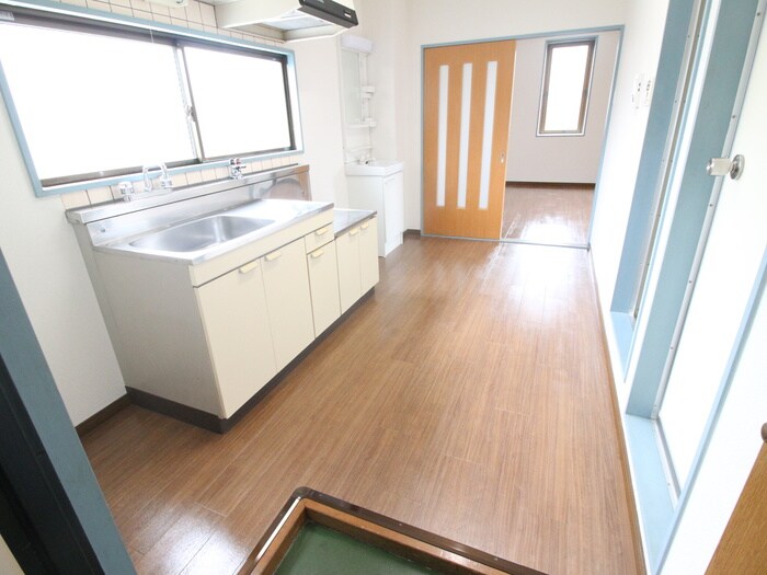 物件内観写真13　(玄関)