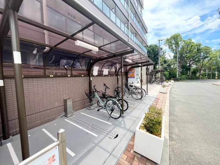 物件外観写真3　(駐輪場)