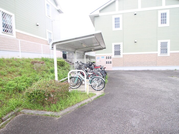 物件外観写真4　(駐輪場)