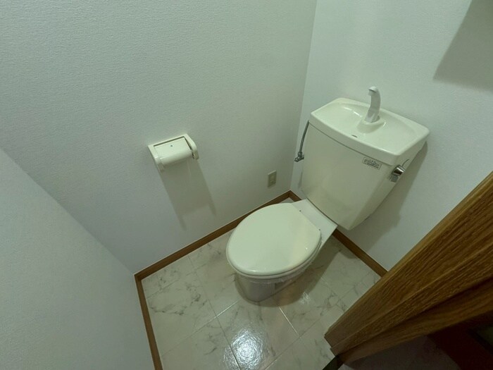 物件内観写真11　(トイレ)