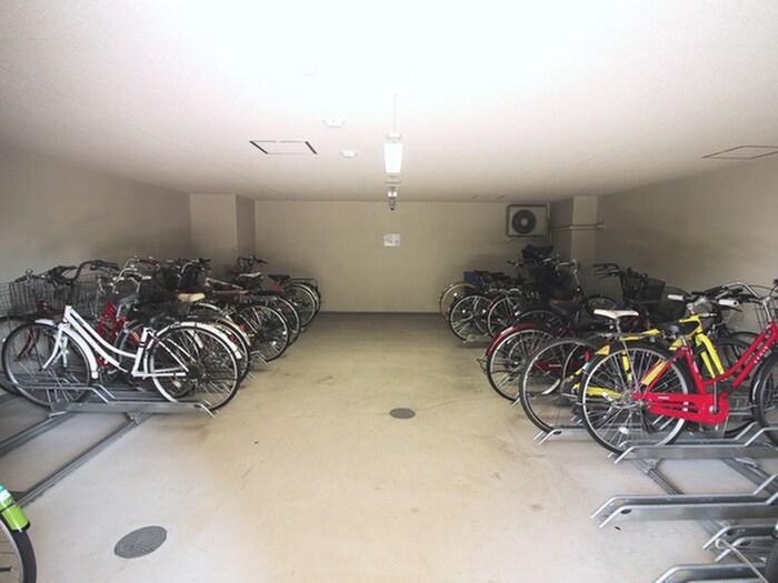 物件外観写真5　(駐輪場)