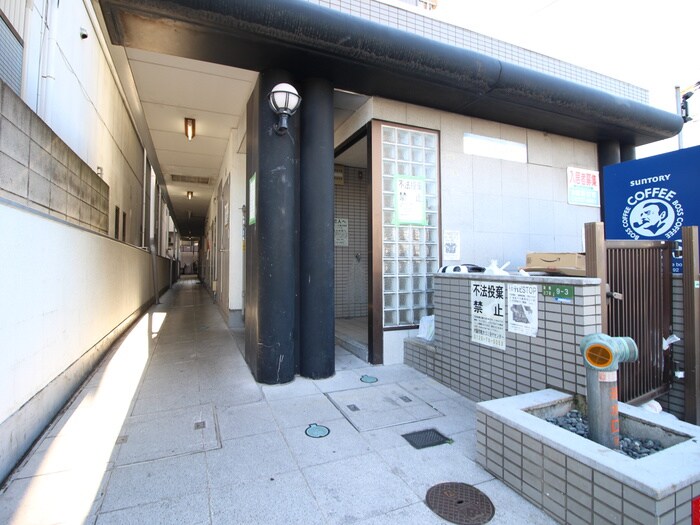 物件外観写真2　(エントランス部分)