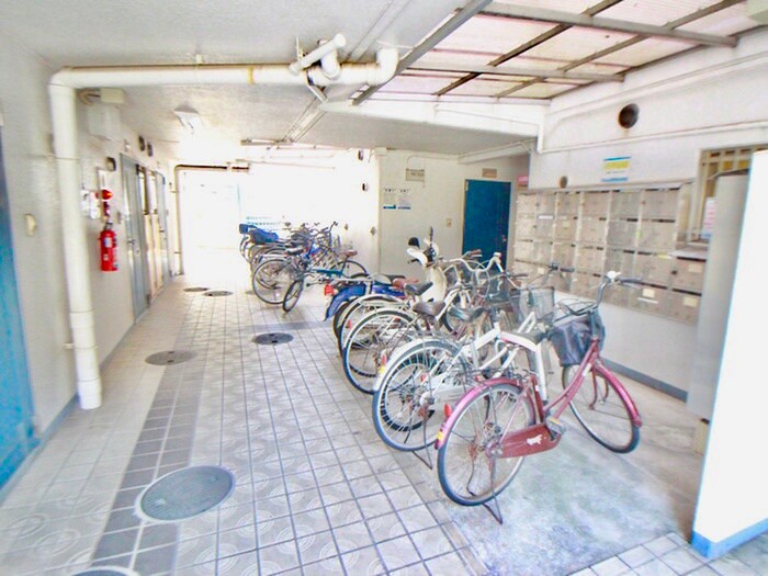 物件外観写真5　(駐輪場)