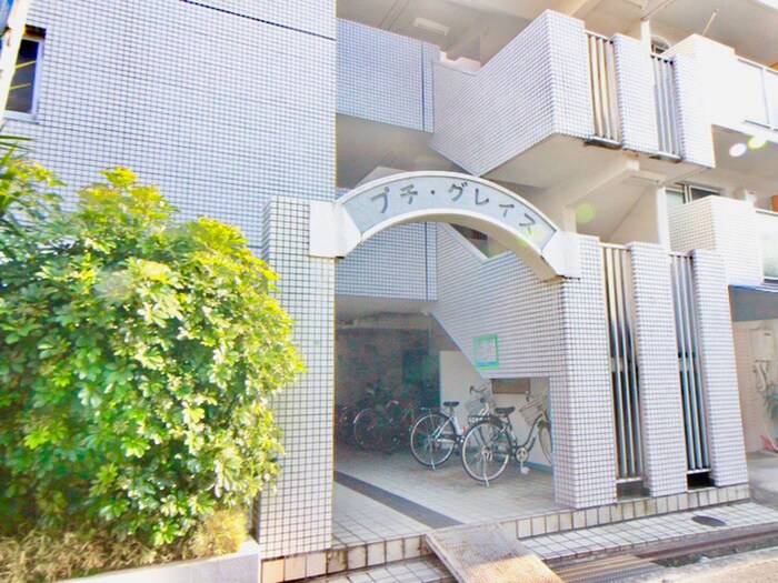 物件外観写真6　(エントランス部分)