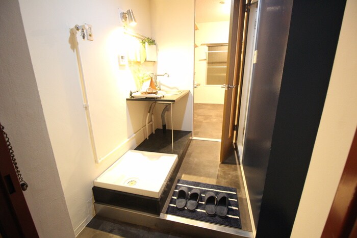 物件内観写真4　(玄関)