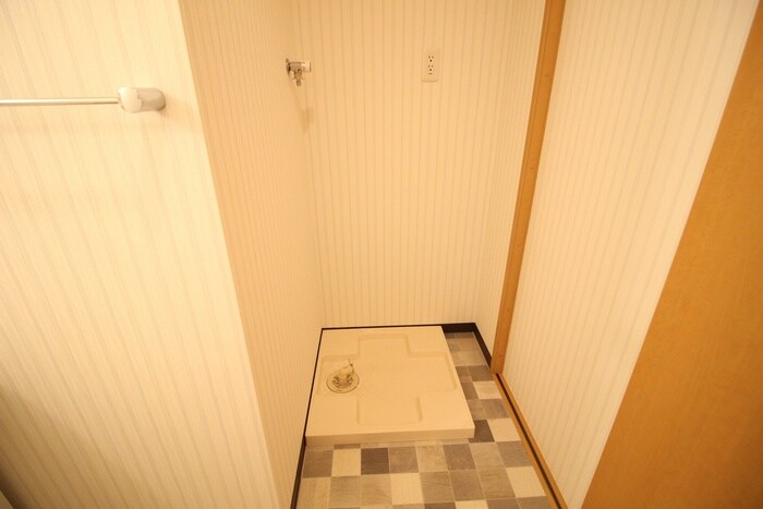 物件内観写真10　(洗濯機置場)
