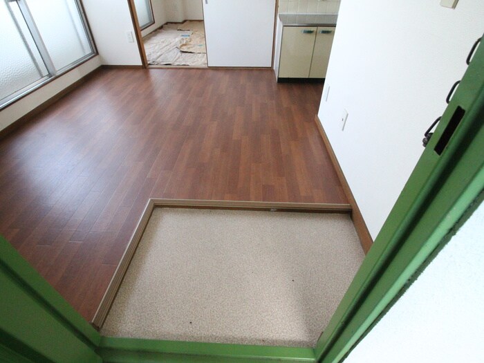 物件内観写真7　(玄関)