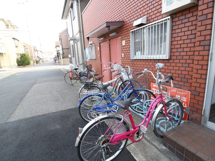 物件外観写真4　(駐輪場)
