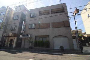 セブンス・デポ外観写真