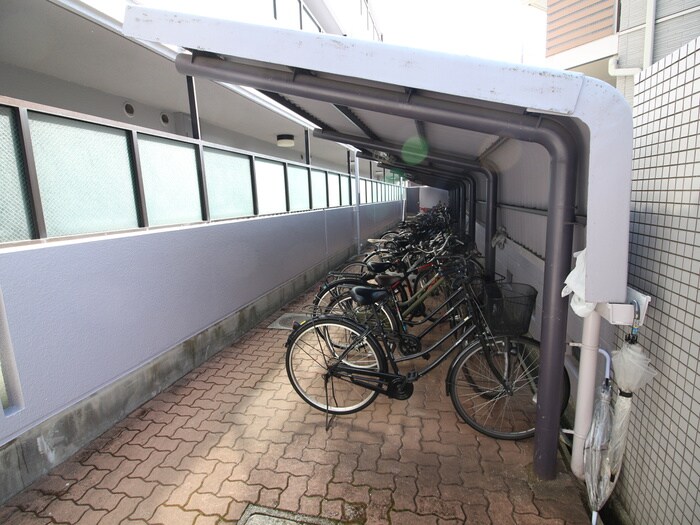 物件外観写真5　(駐輪場)