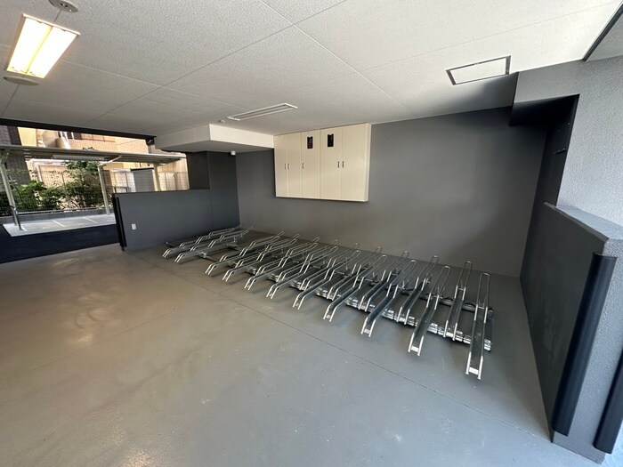 物件外観写真3　(駐輪場)