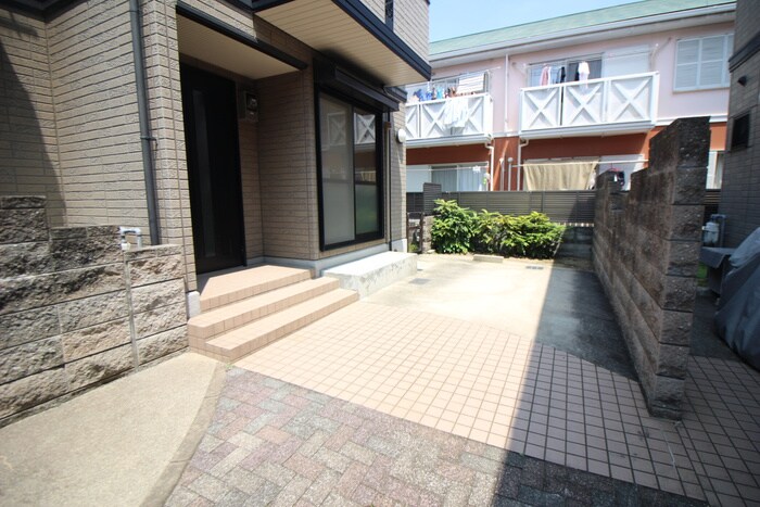 物件外観写真4　(駐車場)