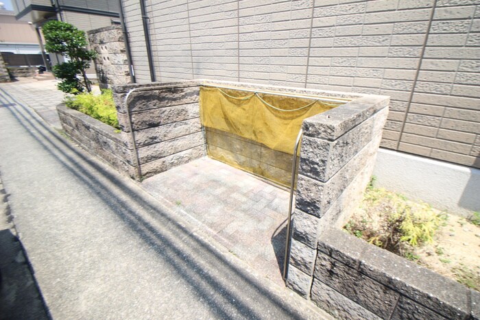 物件外観写真5　(駐輪場)