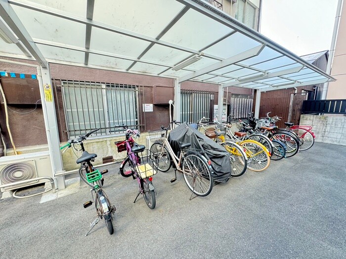 物件外観写真4　(駐輪場)