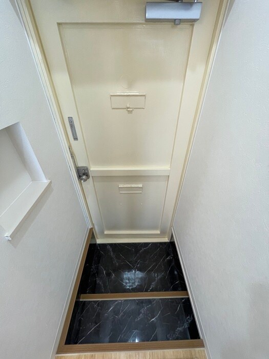 物件内観写真13　(玄関)